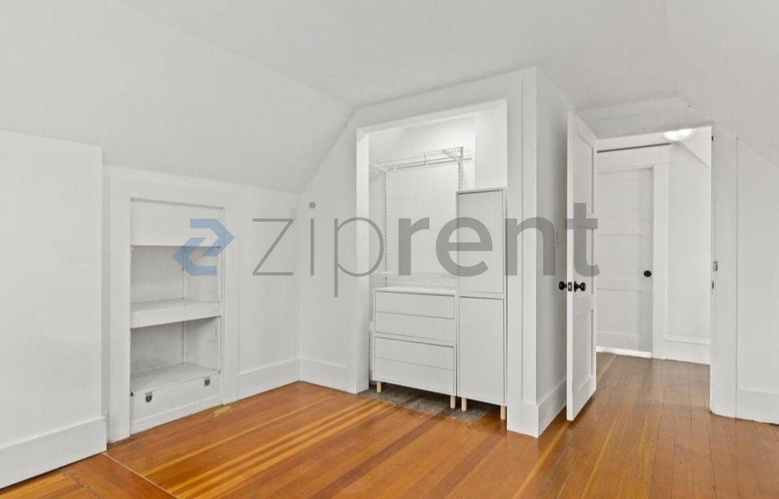 Building Photo - Unit