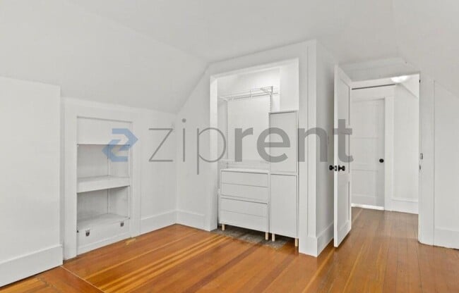 Building Photo - 2038 8th Ave N