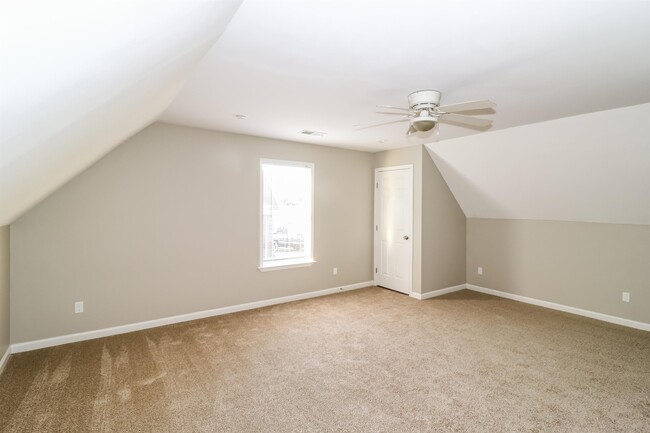 Building Photo - 1079 Mossy Knoll Dr