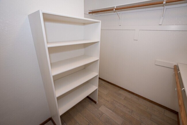 Building Photo - Large Home in Quiet Area, 3 Bedroom, 2 Bat...