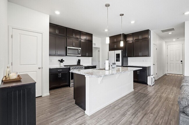 Building Photo - Modern Home in Brighton!