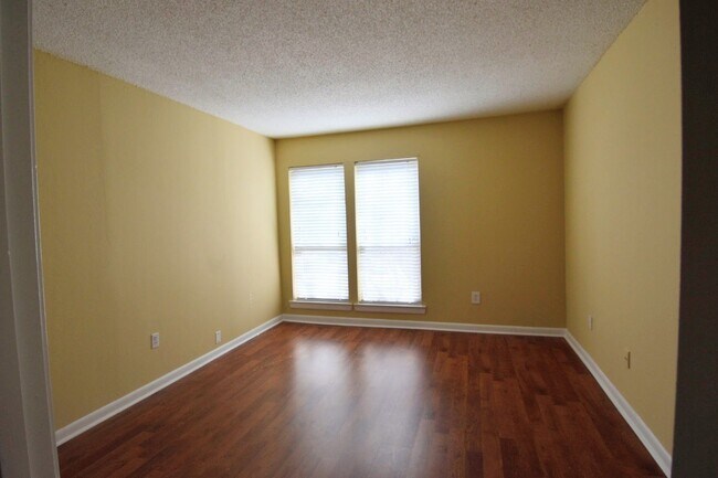 Building Photo - 6747 Quail Hollow Ct