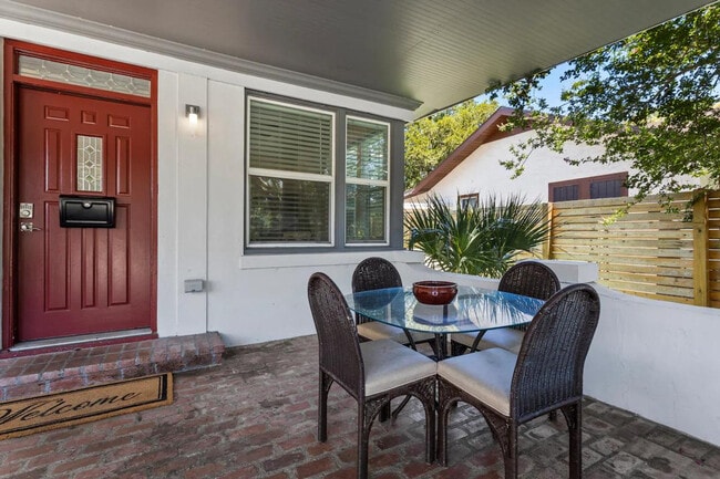 Building Photo - 134 Lee St