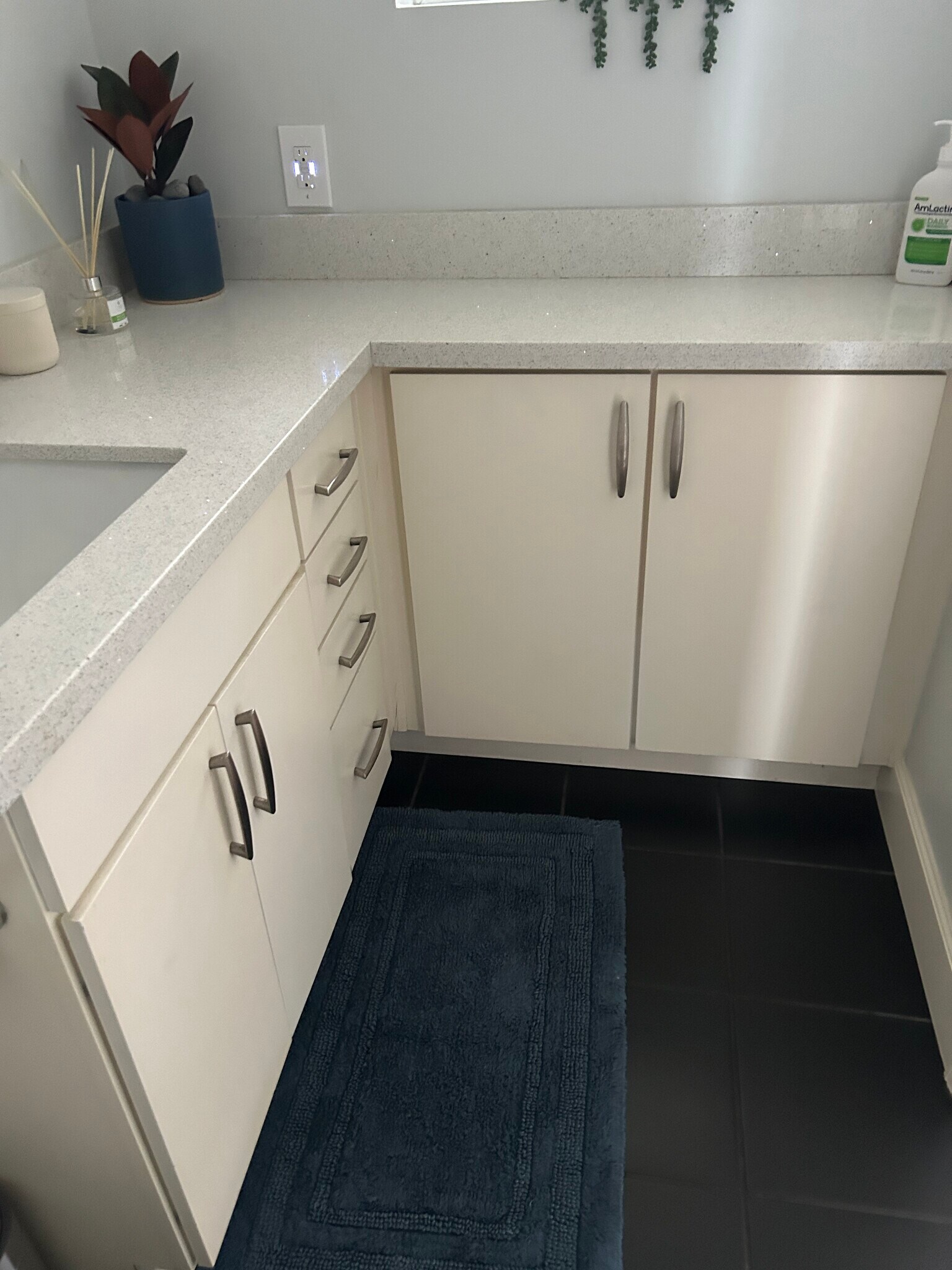 BathroomB - 3907 Georgia St