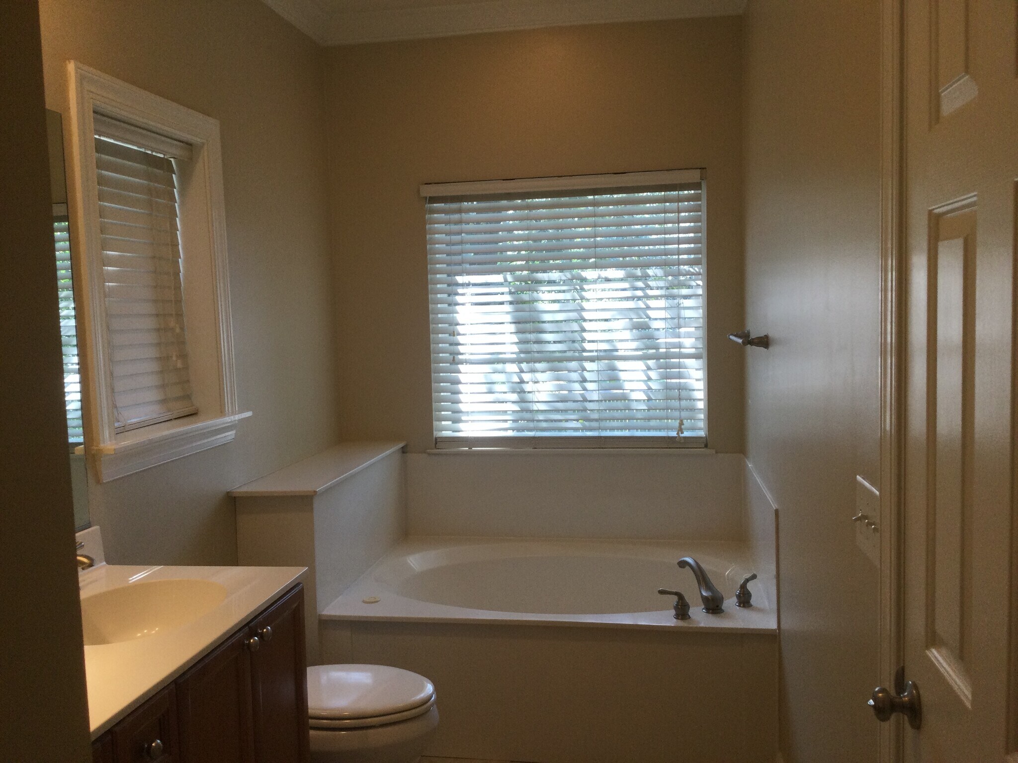 Building Photo - 8669 Hickory Creek Ln