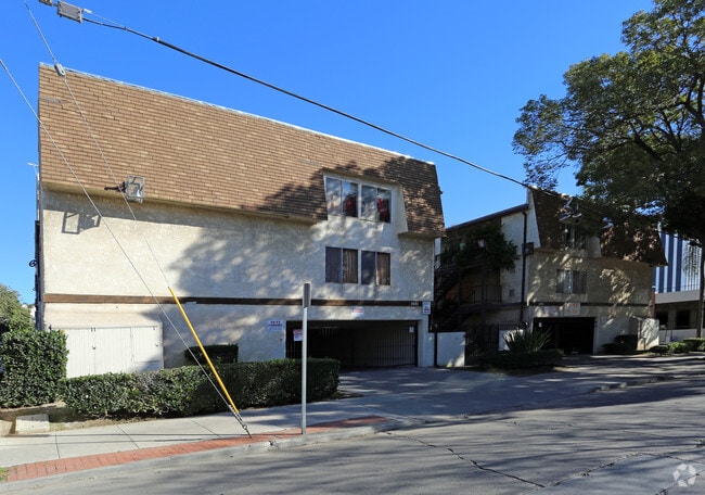 Building Photo - Riverine Apartments