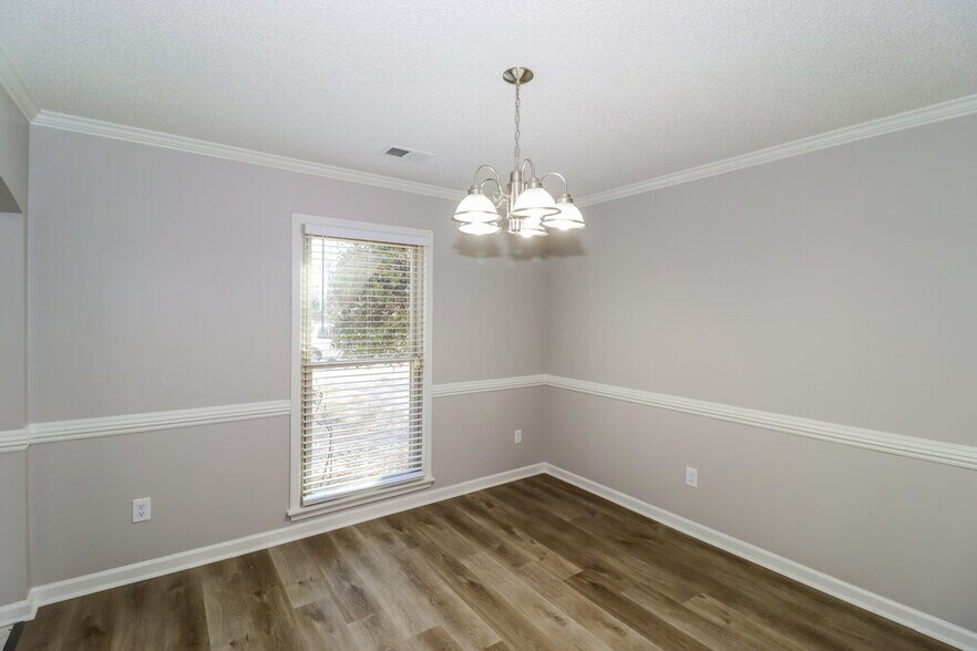 Building Photo - 2703 Twisted Oak Cove N