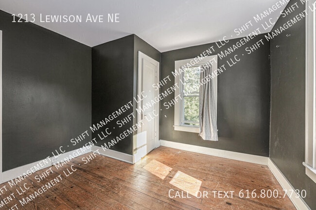 Building Photo - 1213 Lewison Ave NE