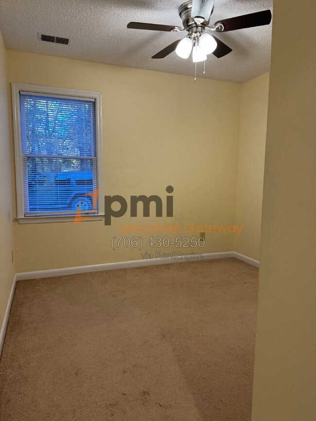 Building Photo - 134 Primrose Dr