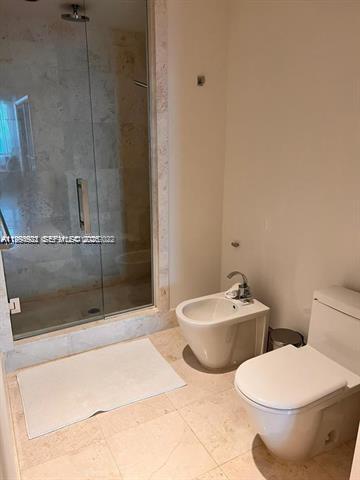 Building Photo - 17121 Collins Ave