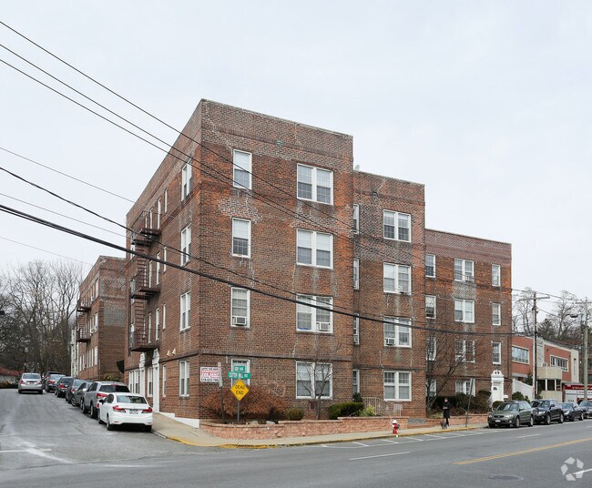 Cutter Mill Ash Place 8789 Cuttermill Rd Great Neck NY 11021