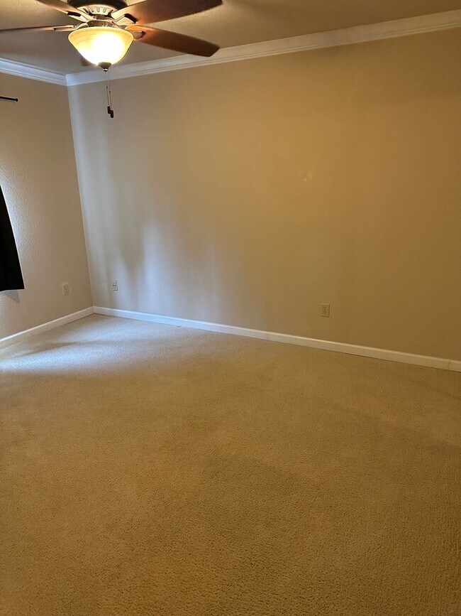 Building Photo - Beautifully maintained home located in a desirable Anderson neighborhood