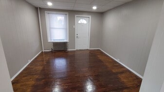 Building Photo - 618 Deacon St