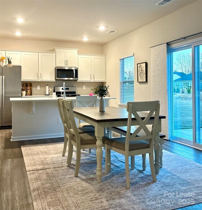 Building Photo - 3667 Mercer St