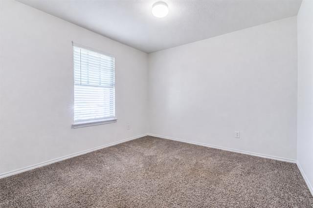 Building Photo - 914 Decker Dr