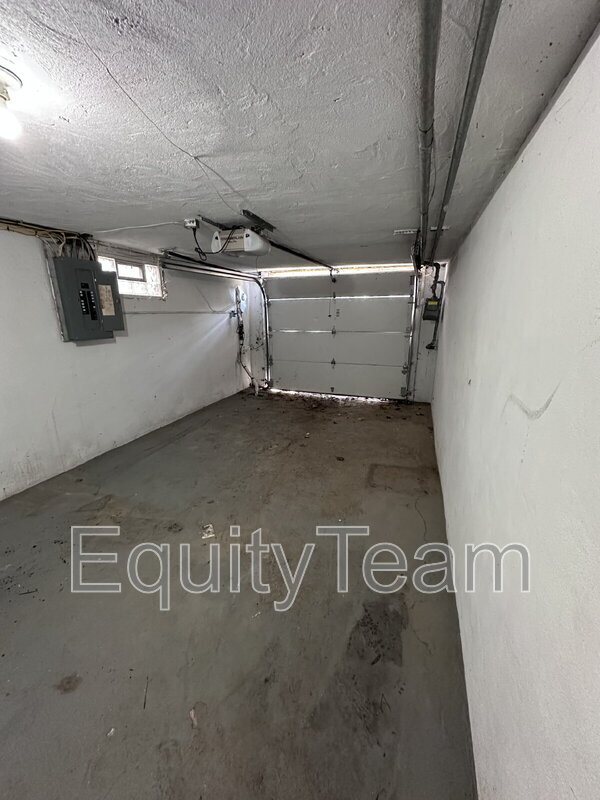 Building Photo - 7005 La Boiteaux Ave