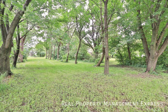 Building Photo - 47704 E 69th St