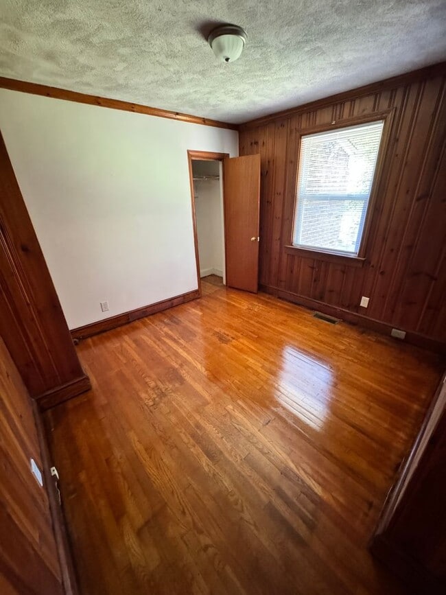 Building Photo - Cozy 4 bed 1.5 bath Ranch House in Petersburg