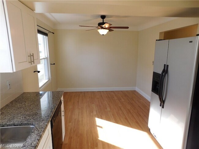 Building Photo - 5653 Cumberland Dr