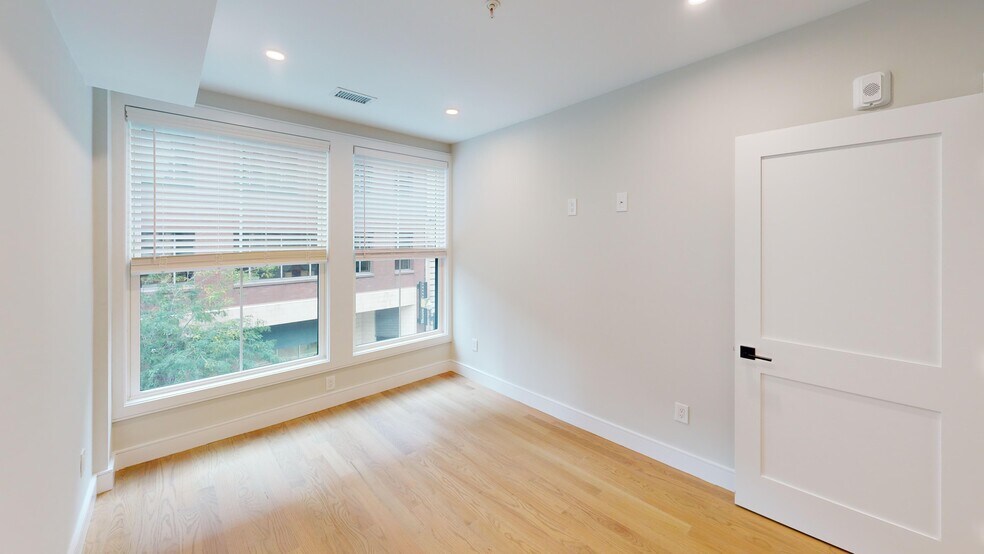 Building Photo - 674 Tremont St