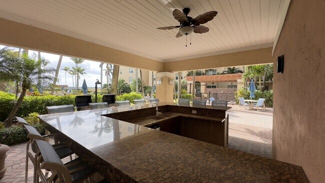 Building Photo - 2-Bedroom Penthouse in the Heart of West Palm Beach