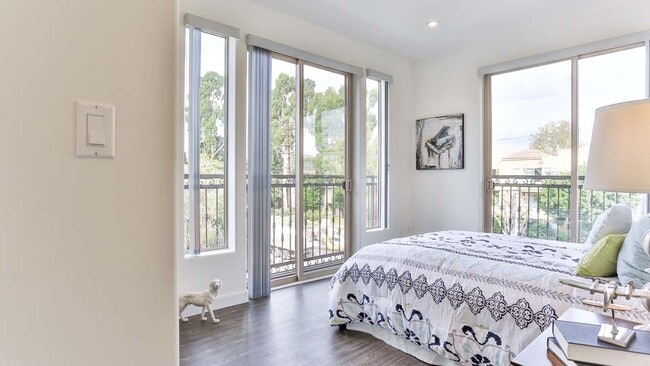 Building Photo - 4354 Teesdale Ave