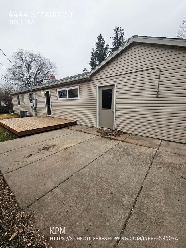 Building Photo - 4444 Seeaire St