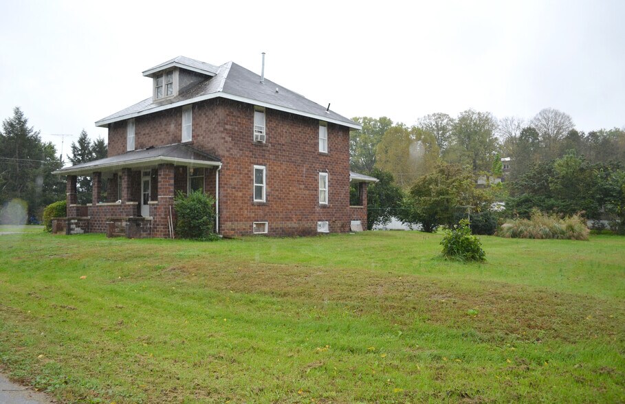 Building Photo - 3 Jacobs Ave