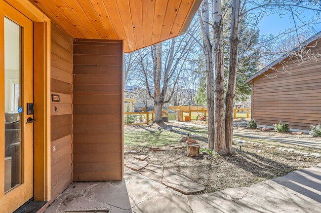Building Photo - Peaceful 4 BDR Retreat in West Boulder