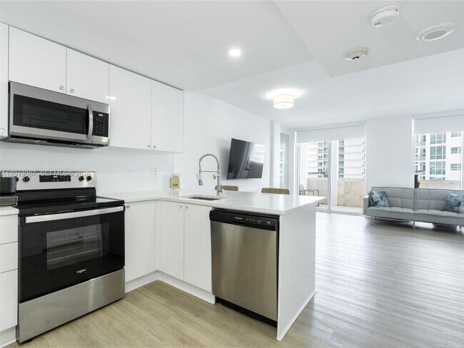 Building Photo - 10275 Collins Ave