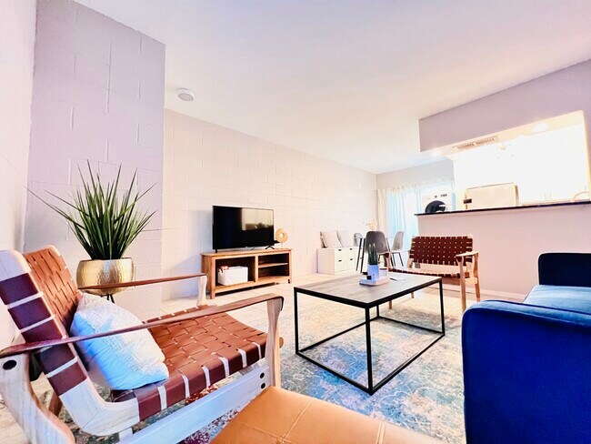 Building Photo - 4041 E Camelback Rd