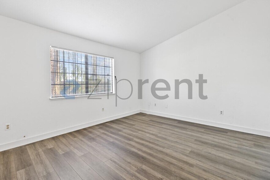 Building Photo - Unit 1022