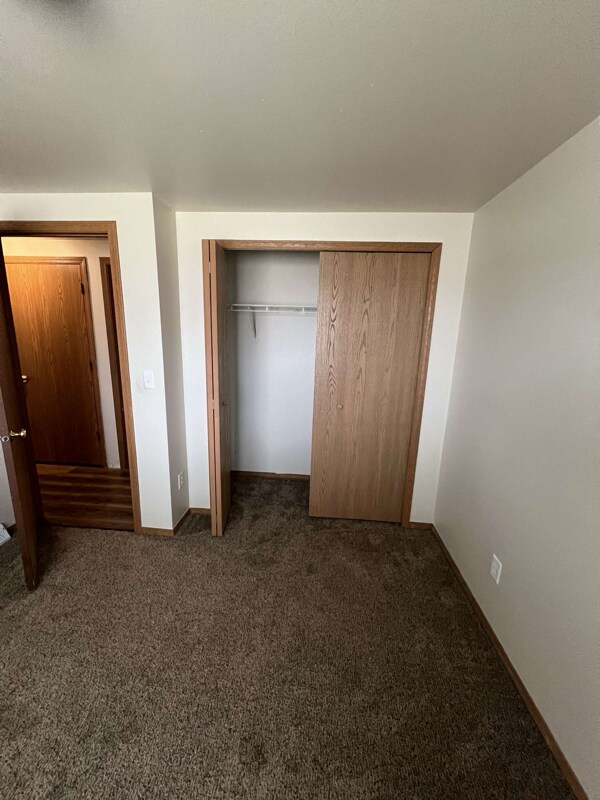 Building Photo - 700 N Steven Ave