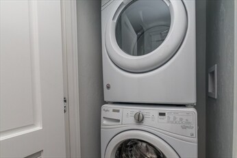 Building Photo - 394 K St