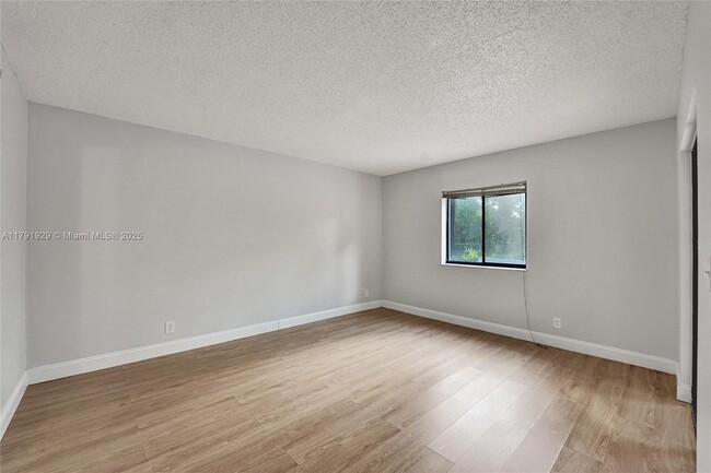 Building Photo - 3158 Coral Springs Dr