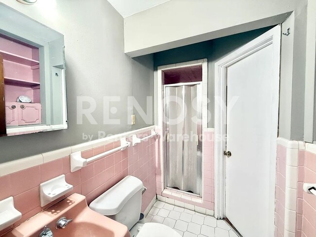 Building Photo - 4Bed / 2Bath full