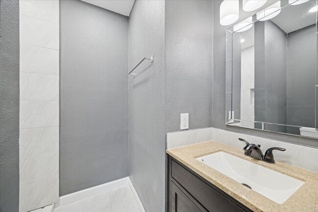 Building Photo - 1900 Oregon St