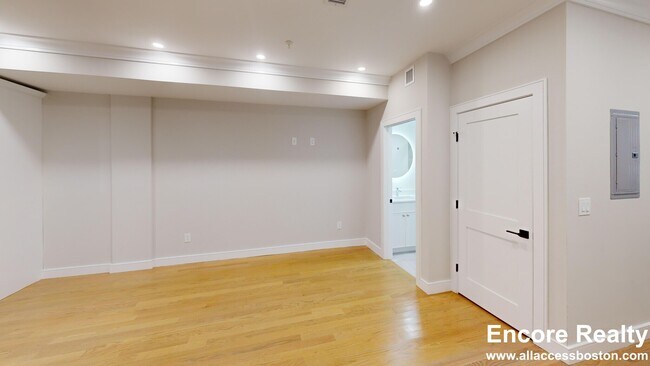 Building Photo - 230 Tremont St