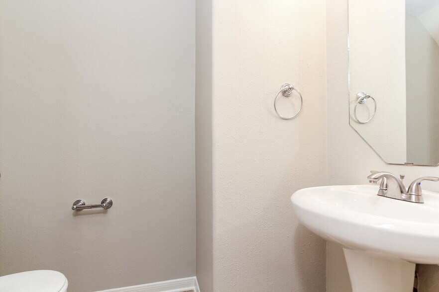 Building Photo - 12202 Greencanyon Dr