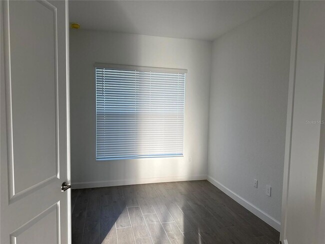 Building Photo - 7796 Lakes Edge Ln