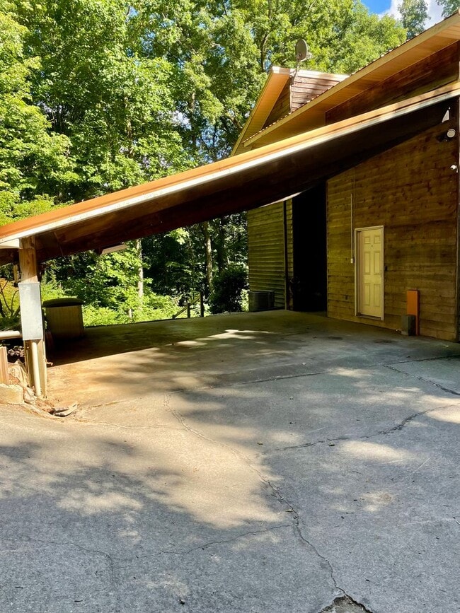 Building Photo - 418 Summit View Rd