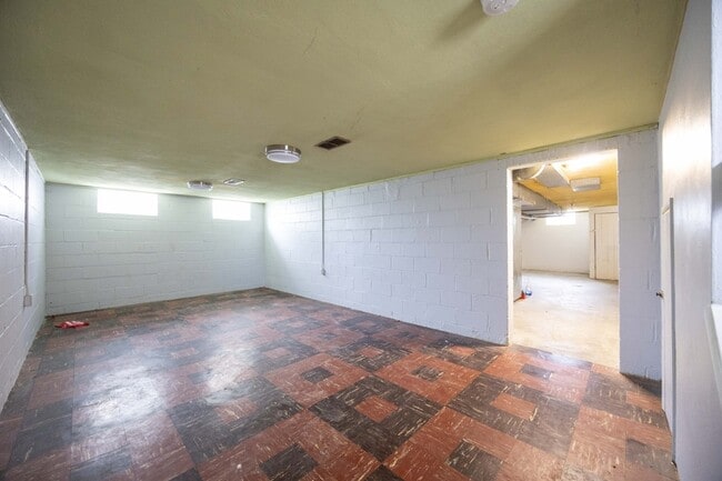 Building Photo - 2416 Warrensville Center Rd