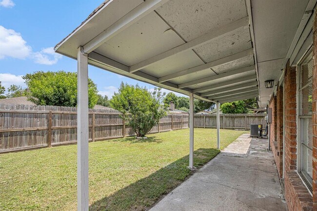 Building Photo - 9418 Spiralwood Ln