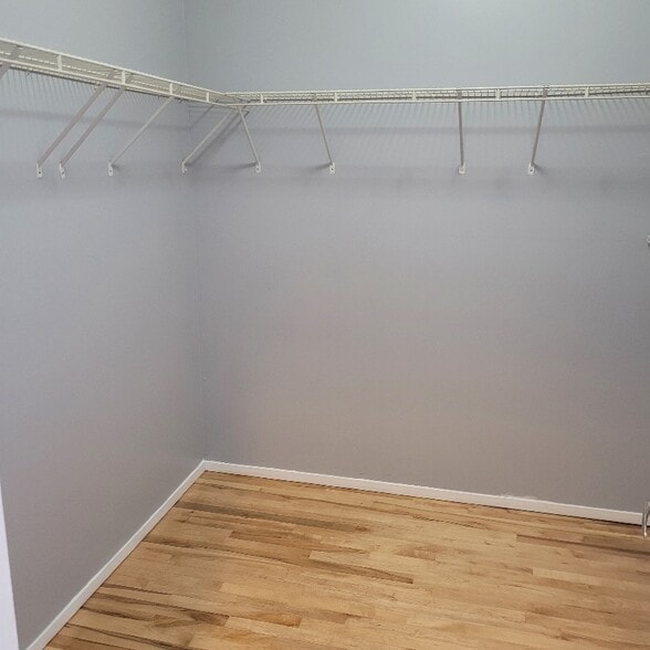 Building Photo - 2440 W Madison St