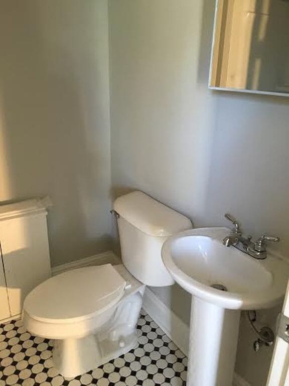 Building Photo - Renovated 1BD in Gated Complex! Washer/Dryer in unit!