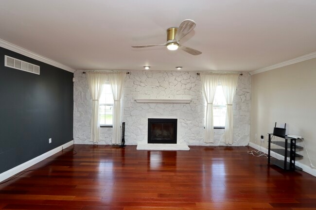 Building Photo - 2969 Columbia Dr