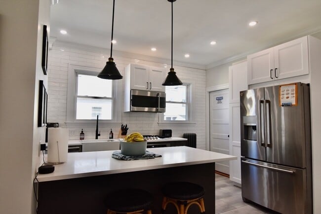 Building Photo - 14 Castlerock St