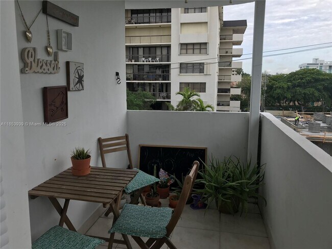 Building Photo - 1075 93rd St