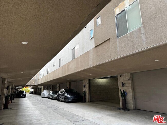 Building Photo - 717 Highland Ave