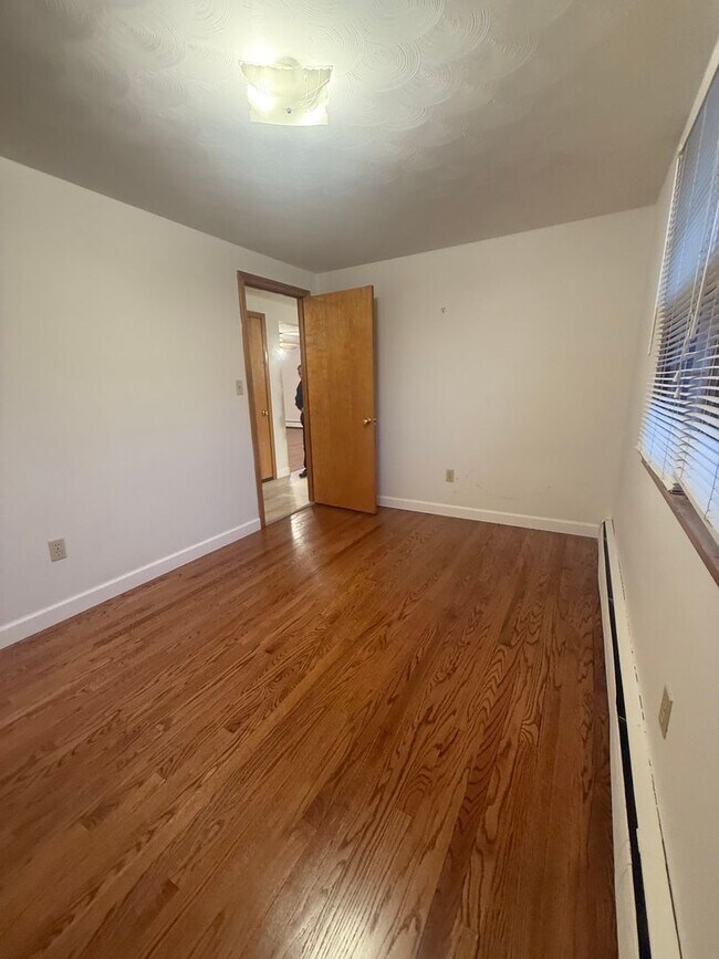 Building Photo - 250 Oakland Ave